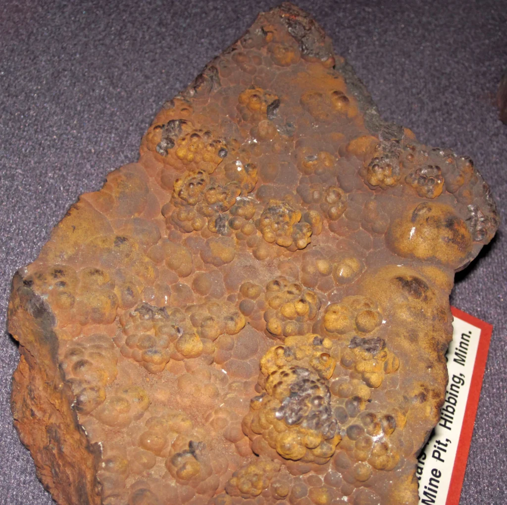 Limonite and goethite occurring together in a specimen from the Hull-Rust Mine